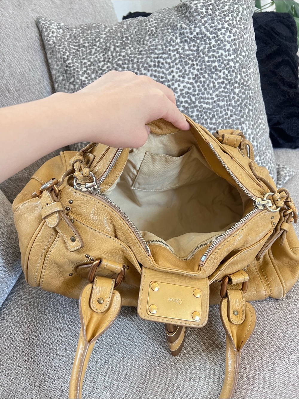 Chloe Paddington Tan Beige Mustard Leather Handbag with Gold Accents - Picture 7 of 16